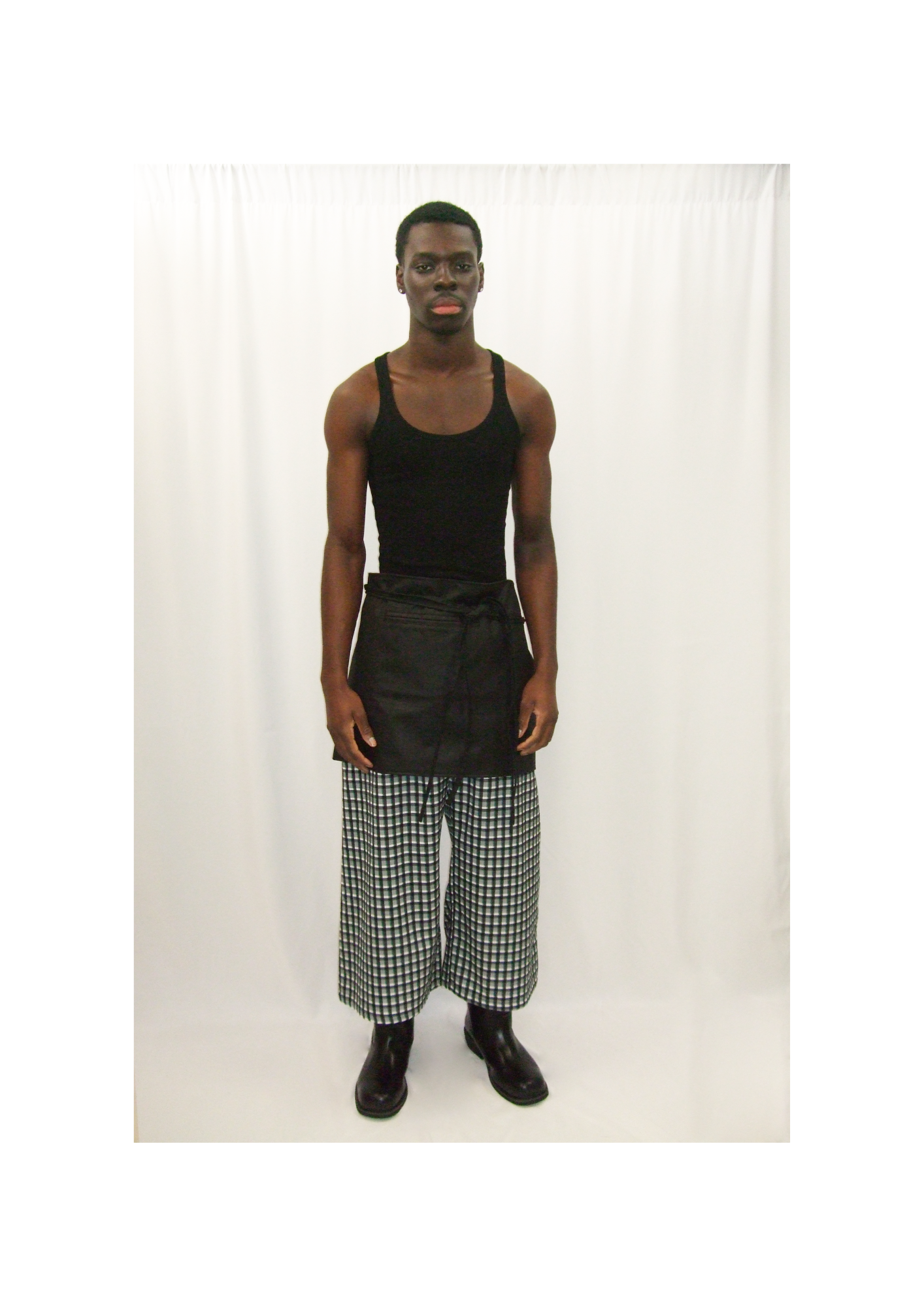 BLACK SEVERS APRON